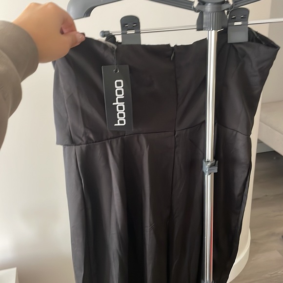 BOOHOO BLACK JUMPSUIT WITH BOW - Picture 4 of 5